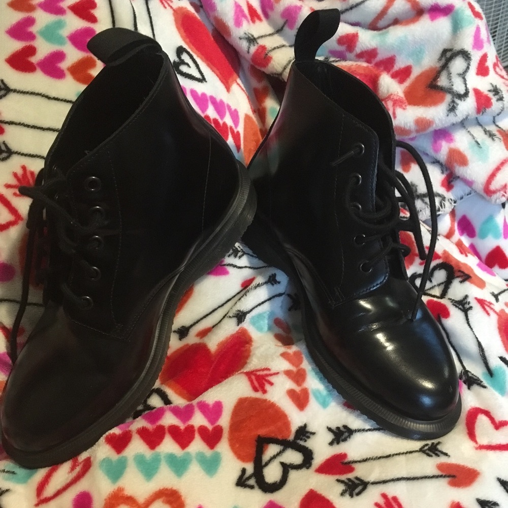 Dr. Martens emmeline black polished smooth boots